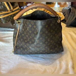 Louis Vuitton Artsy MM Monogram Bag